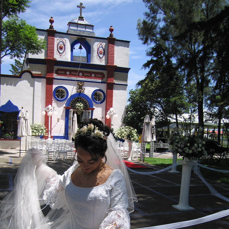 Boda en la capilla de San José de la Hacienda Villejé.