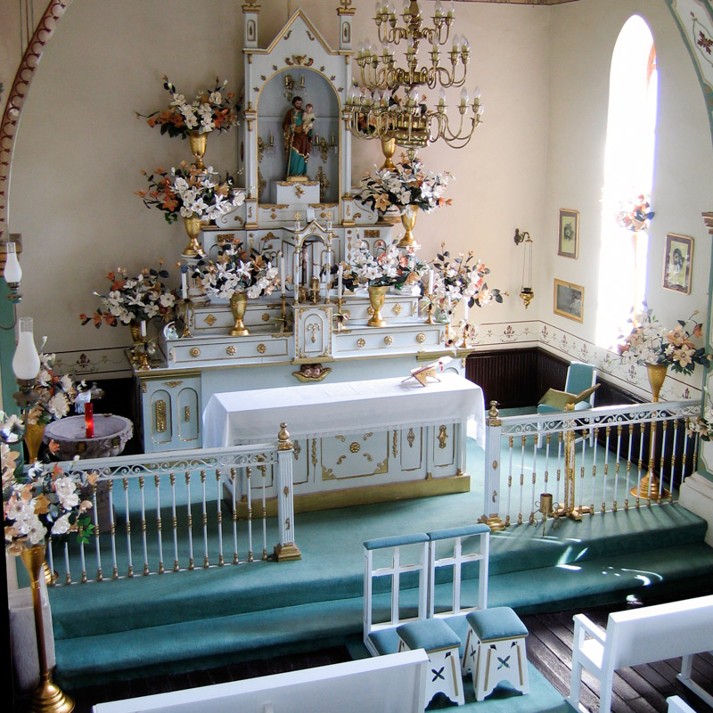 Interior de la capilla de San José en la Hacienda Villejé del siglo XVII.